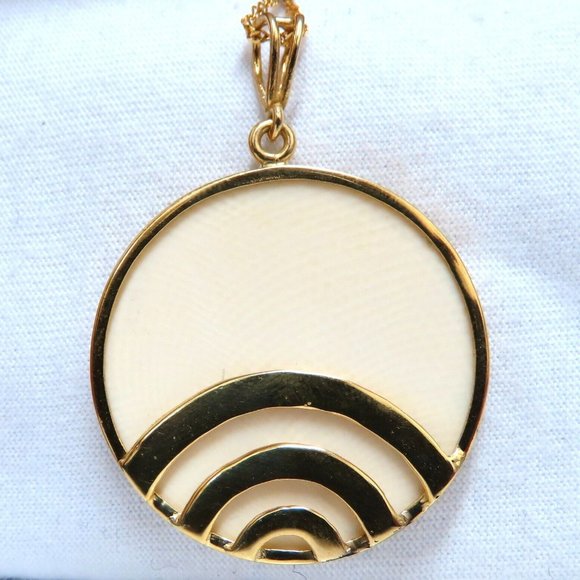 Rainbow Ray Beige Quartz Necklace 18kt 33mm